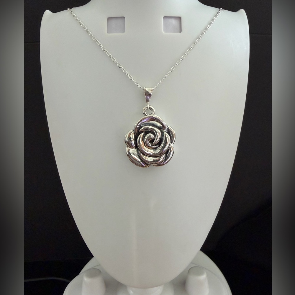 Sterling Silver 925 Rose Pendant Necklace 50cm.